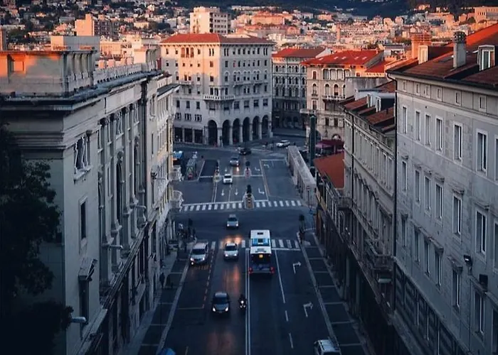 Central Lägenhet Trieste